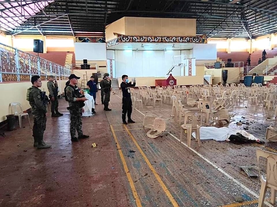Au moins quatre morts et 42 blessés après une explosion lors d'une messe aux Philippines