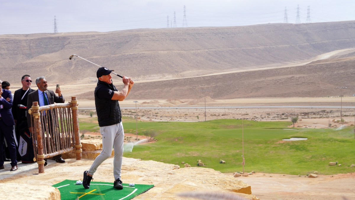 terrain de golf et club de polo dans le désert
