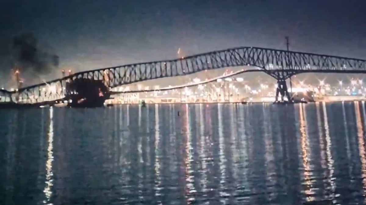 Un bateau effondre le plus long pont de Baltimore et plusieurs voitures tombent dans la rivière