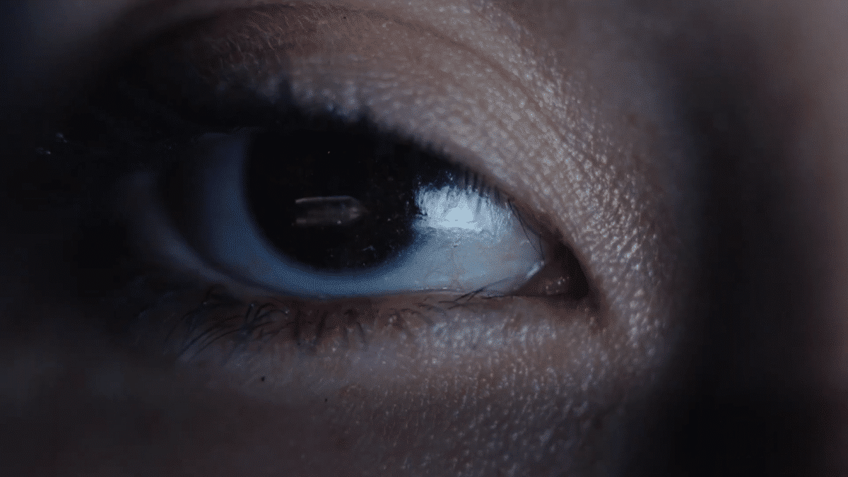 La vidéo choc de l'effet d'une balle en caoutchouc sur un manifestant