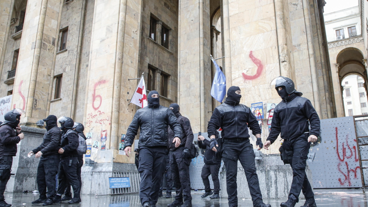 Bagarre entre députés du Parlement géorgien après l'approbation de la loi sur les agents étrangers