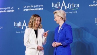 L'approche de von der Leyen envers l'extrême droite provoque la colère de ses partenaires et complique sa réélection