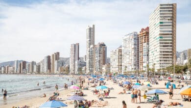 L'Espagne se prépare à un nouvel été record de touristes avec des offres de dernière minute en baisse
