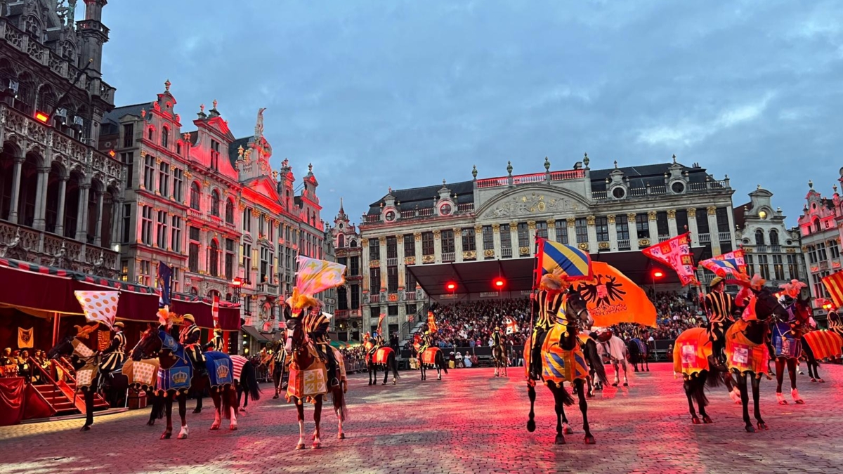 Bruxelles, aux pieds de l'empereur espagnol
