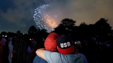 Concours de burgers, défilés et feux d'artifice : Washington oublie la politique pour célébrer le 4 juillet