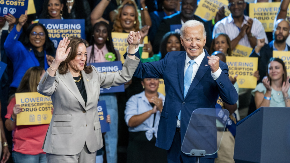 Joe Biden, première partie à Chicago d'une Kamala Harris qui aspire à condamner Trump aux rivages de l'Histoire