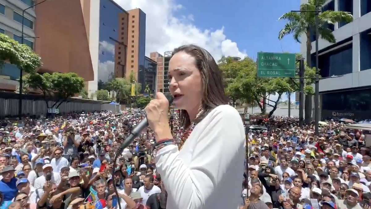 María Corina Machado défie Maduro dans la rue