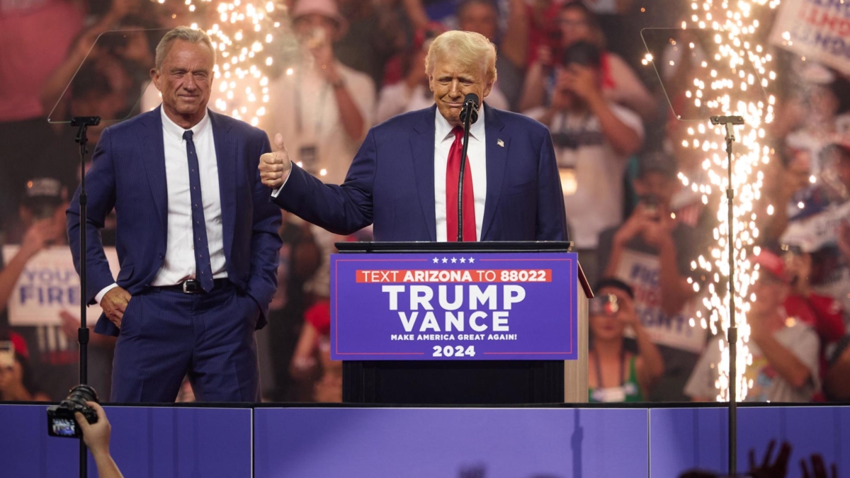 Trump vend en morceaux son costume pour le débat présidentiel