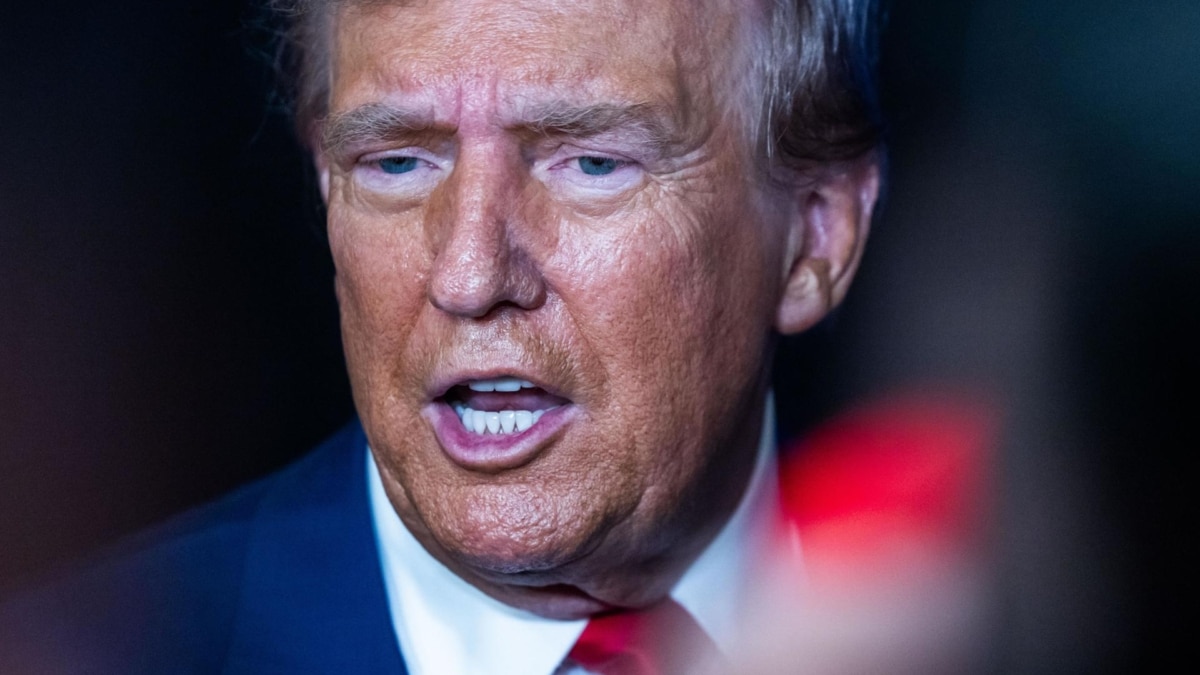 Trump embrasse l’extrême droite pour tenter de retrouver du terrain