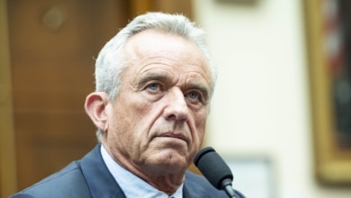 Du pouvoir du lait cru aux vaccins responsables de l'autisme : les avis les plus controversés de Robert F. Kennedy