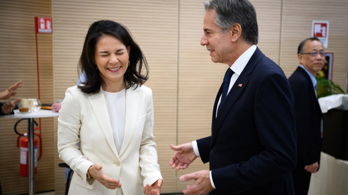 Amour de haut vol ou désinformation russe : Blinken et Baerbock