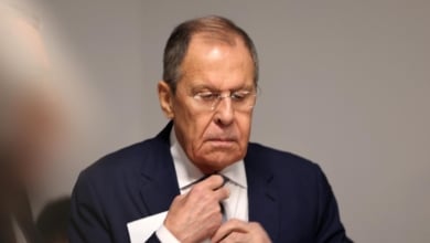 La Russie exhorte Assad à « dialoguer avec l’opposition » alors que le défi rebelle atteint les portes de Damas