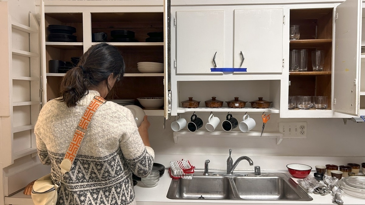 Voilà à quoi ressemble une « vente immobilière », les maisons des défunts où tout est vendu