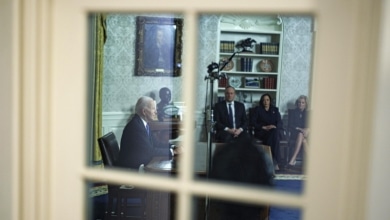 Biden dit au revoir en mettant en garde contre « l'oligarchie » qui « menace littéralement » la démocratie américaine