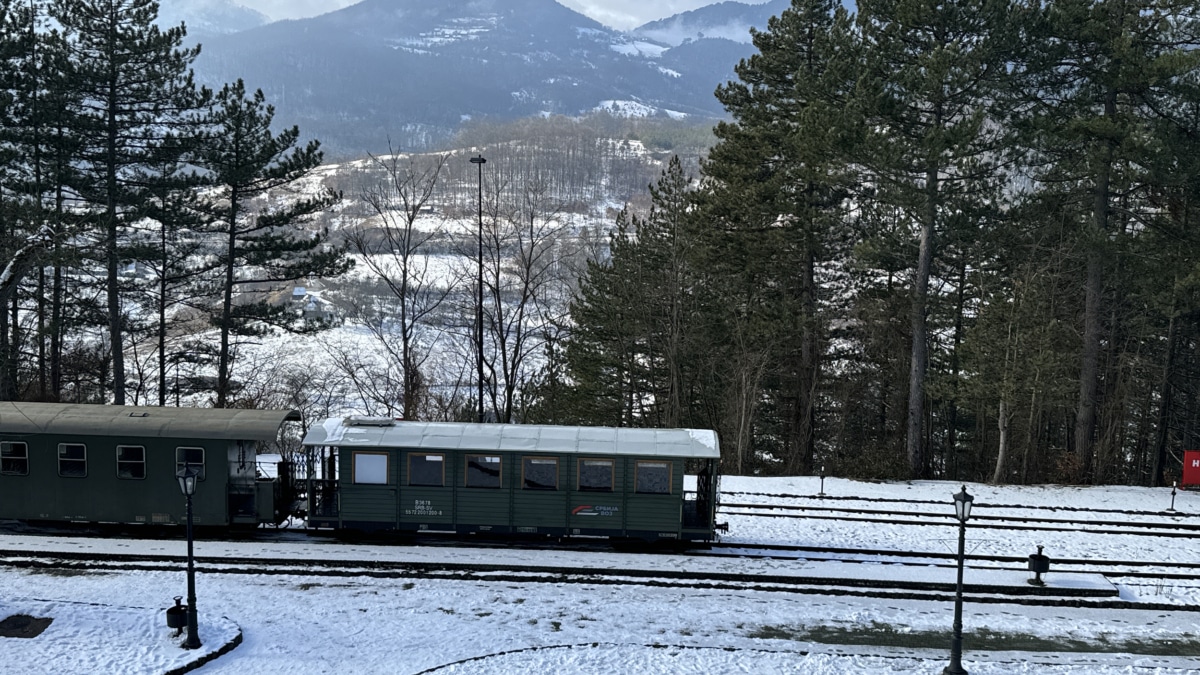 À bord de l'ILE, le train serbe qui soupire à retourner à Sarajevo