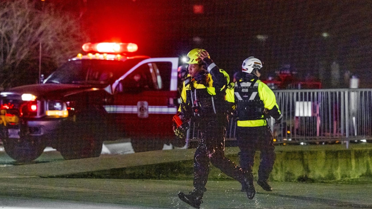 Le sauvetage «extrêmement dur» des victimes de l'avion dans la rivière Potomac