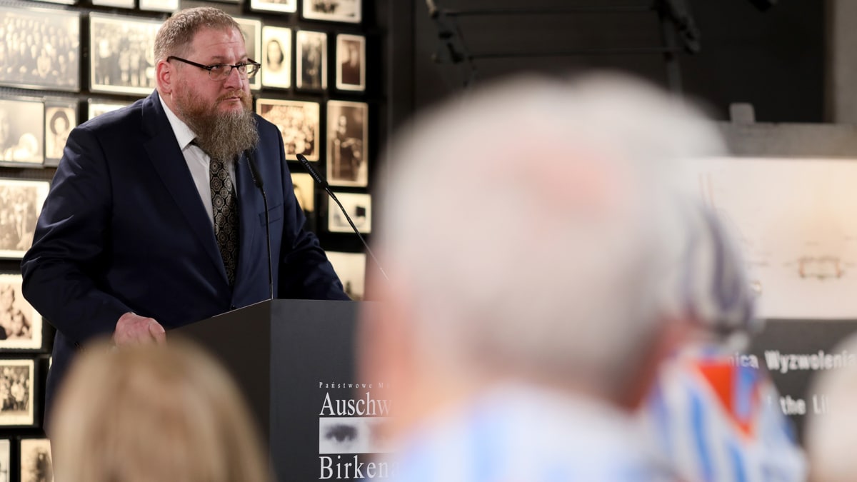 Hitler n’a eu besoin que de six ans, et sans réseaux sociaux, pour Auschwitz