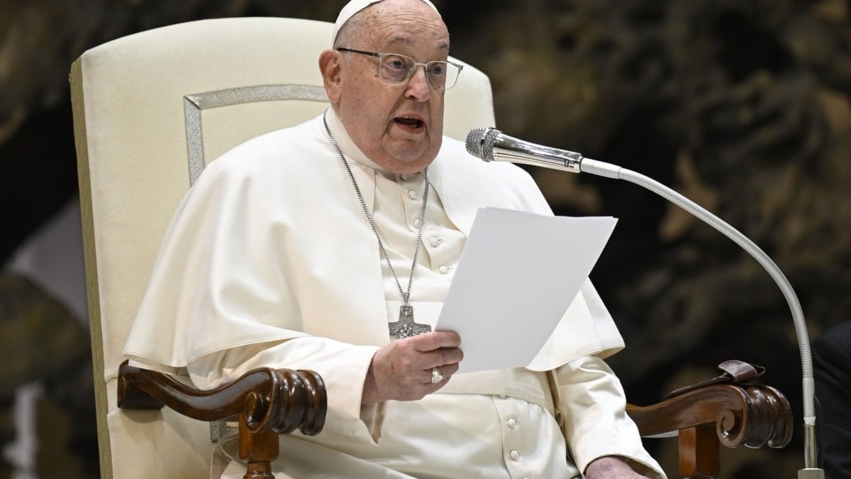Le pape "passe une bonne nuit" et présente une "légère amélioration"