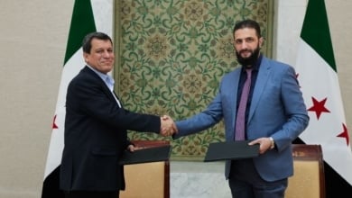 Les Kurdes acceptent de s'intégrer dans des institutions syriennes au milieu des pires violences sectaires depuis la chute d'Asad