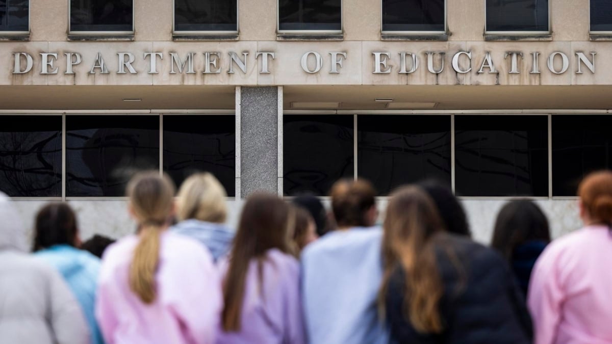 Un juge ordonne à Trump de réadmettre à des milliers de travailleurs licenciés le mois dernier