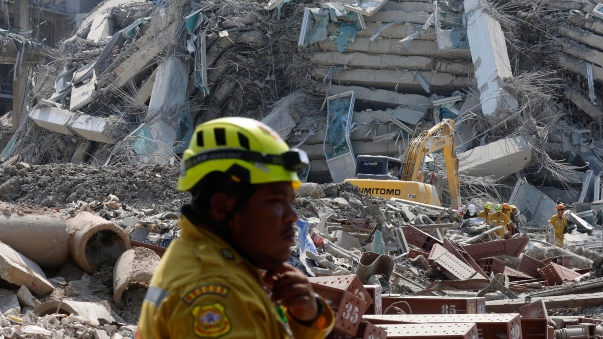 Au moins 43 manquants à Bangkok après avoir effondré un bâtiment en raison d'un tremblement de terre qui a ébranlé la Birmanie et la Thaïlande