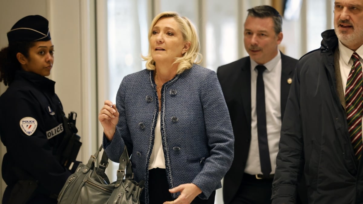 Marine Le Pen, séparée de la course présidentielle lorsqu'elle est handicapée de cinq ans pour le détournement de fonds