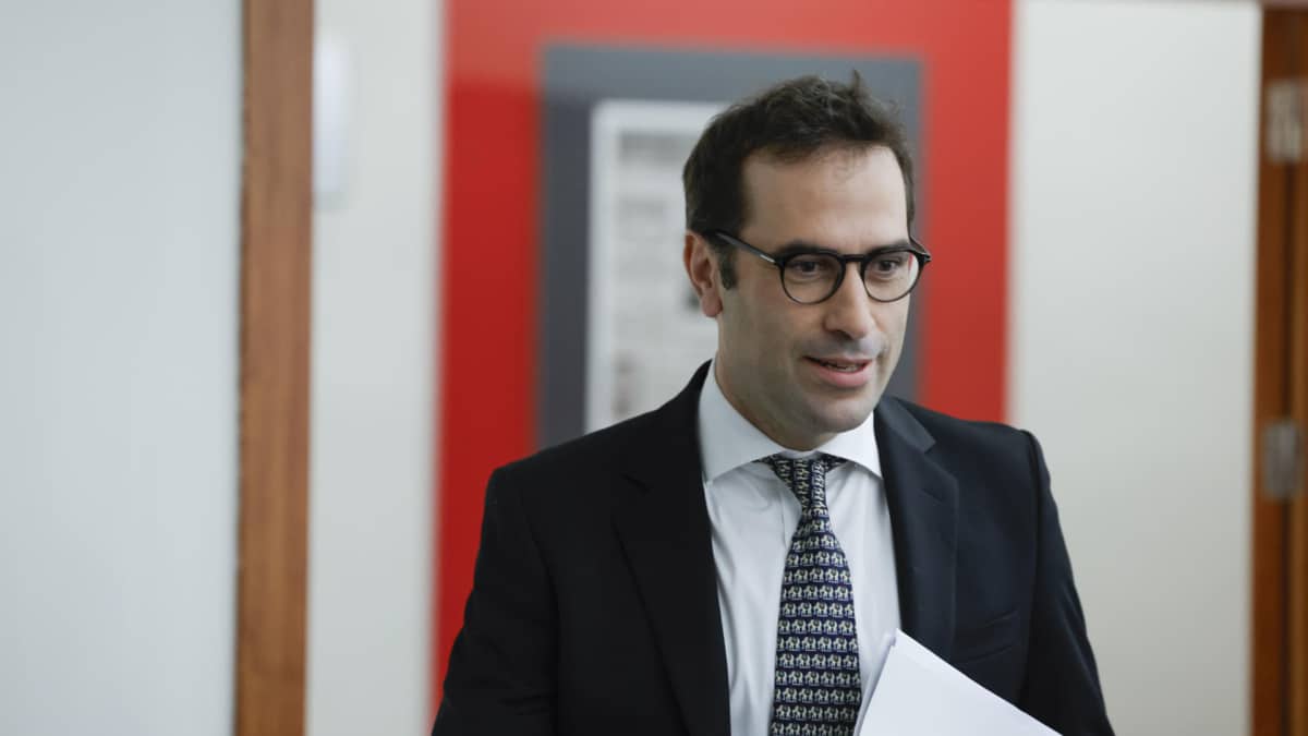 Le secrétaire aux États-Unis du Trésor dit que si l'Espagne s'aligne avec la Chine, ce serait comme "Coupez votre cou"