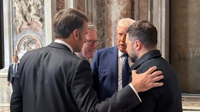 Zelenski, après avoir regardé seul au Vatican avec Trump: "une réunion qui pourrait être historique"