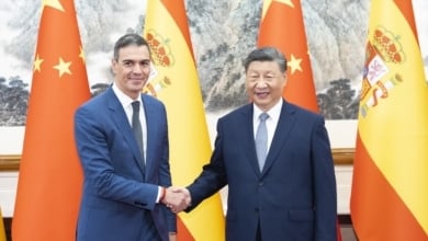 Le secrétaire aux États-Unis du Trésor dit que si l'Espagne s'aligne avec la Chine, ce serait comme "Coupez votre cou"