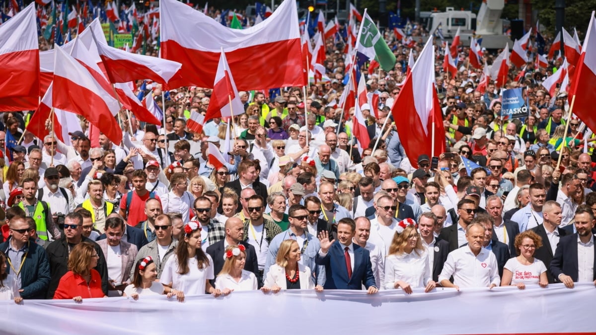 Duel in Warsovia Marches par des candidats à la présidence polonaise