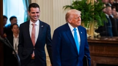 Trump augmente la bataille contre Harvard et interdit l'inscription aux étudiants étrangers