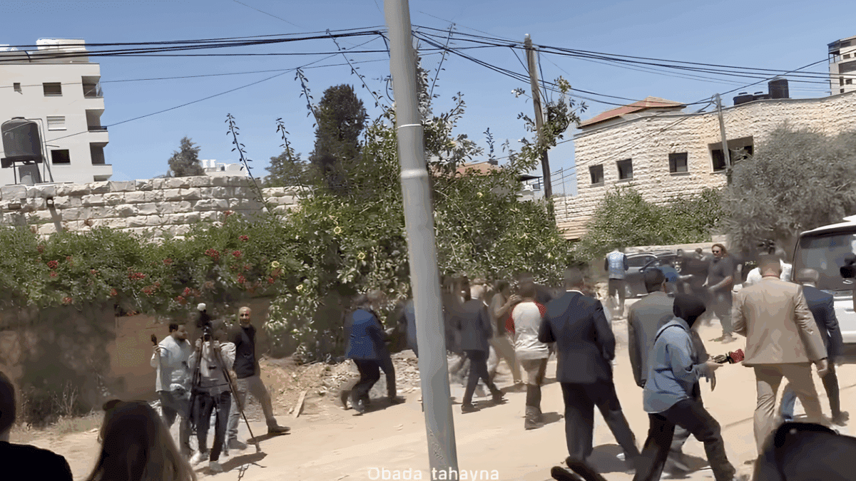 L'armée israélienne ouvre le feu à une délégation de diplomates étrangers, y compris un représentant espagnol, en Cisjordanie occupée