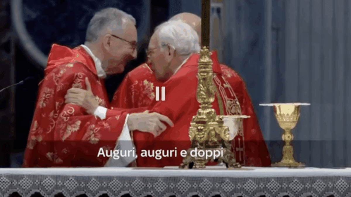 Le micro ouvert qui envoie les papes sur le pape