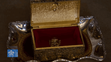 Quels sont l'anneau du pêcheur et le pallium