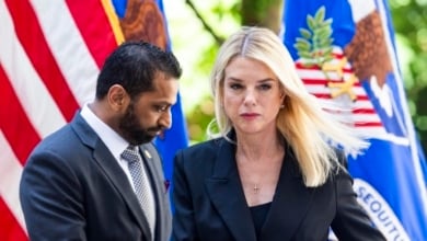 La procureure générale américaine a vendu un million de dollars en actions le jour où Trump a annoncé son plan tarifaire