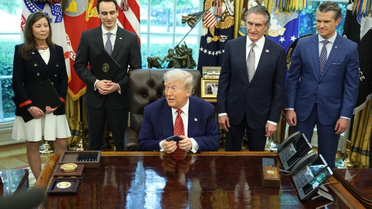 Trump dit maintenant que "il ne croit pas" à imposer des tarifs à l'UE parce que les entreprises européennes construiront leurs usines aux États-Unis