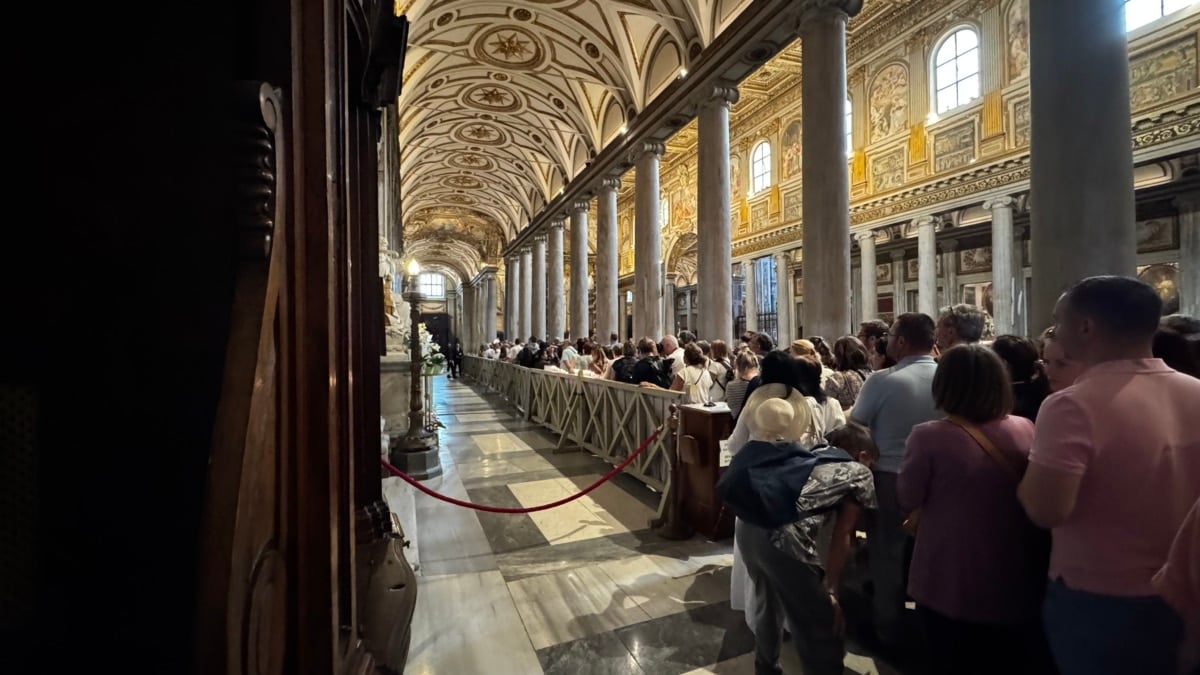 Les 18 étapes qui séparent le tombeau du pape François du prince noir