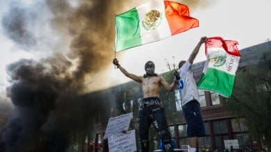 Pourquoi le drapeau du Mexique est-il devenu un symbole des manifestations de Los Angeles?