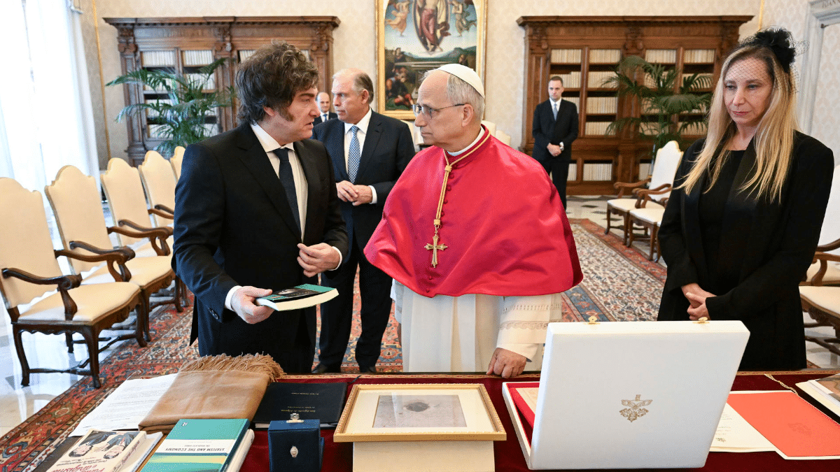 Milei se réconcilie avec le Vatican avant de «jouer» à Madrid