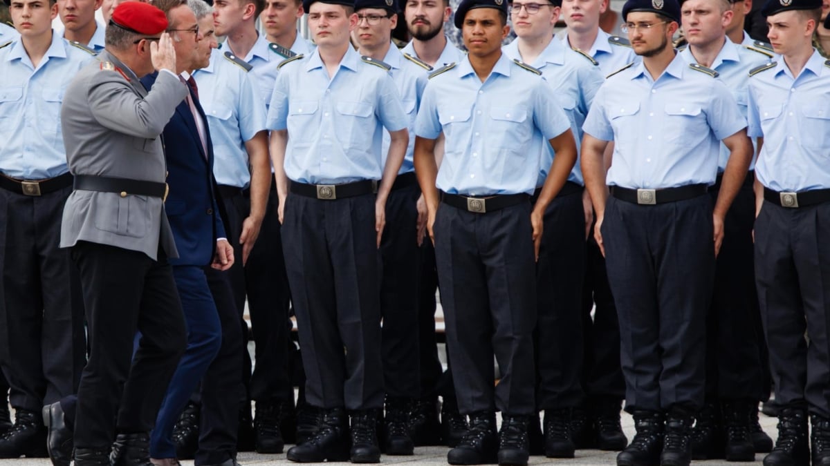 L'Allemagne et la France préparent leurs jeunes pour l'Europe en guerre