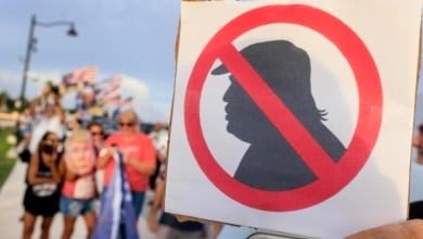 Trump ordonne à publier une partie du matériel de cas d'Epstein pour essayer de calmer le mécontentement