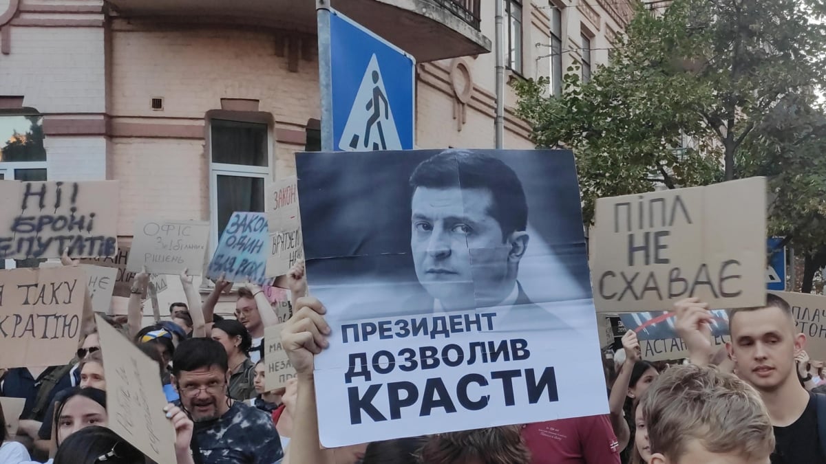 Zelenski donne la pression des rues et les alliés européens