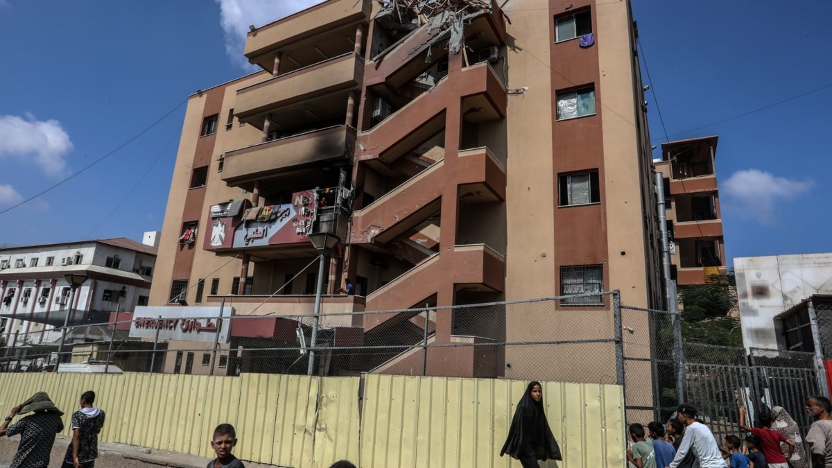 Israël se prête maintenant dans une prétendue caméra du Hamas pour justifier la double attaque contre un hôpital de Gaza qui a assassiné 20 personnes