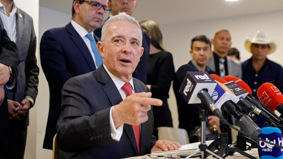 La Cour supérieure de Bogotá ordonne de libérer l'ancien président Uribe