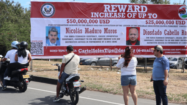 Les États-Unis placent un «  à la recherche '' contre Maduro et Cabello à la frontière de la Colombie avec le Venezuela