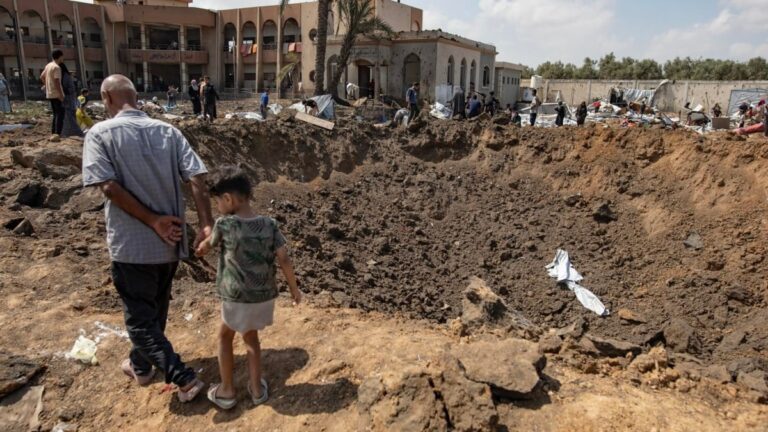 Une double attaque israélienne contre un hôpital à Gaza tue 15 personnes, dont 4 journalistes