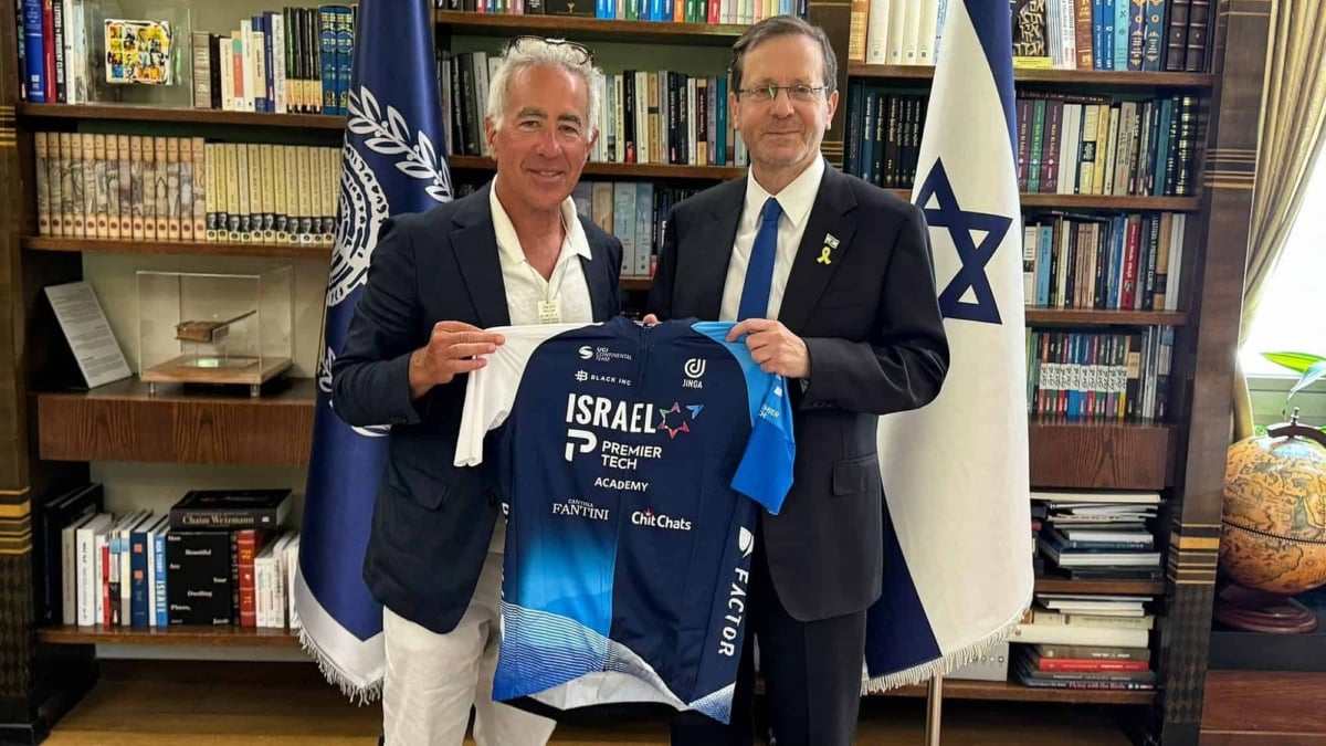 Magnat de la technologie d'Israël Premier qui présume être "Ambassadeur d'Israël"
