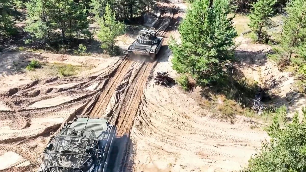 La Russie et le Bélarus jouent la guerre et la Pologne ferme sa frontière