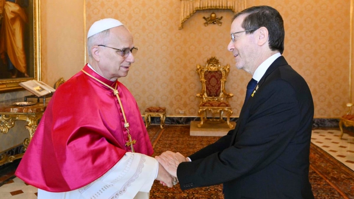 Leo XIV marque les distances avec Francisco et reçoit le président d'Israël au Vatican