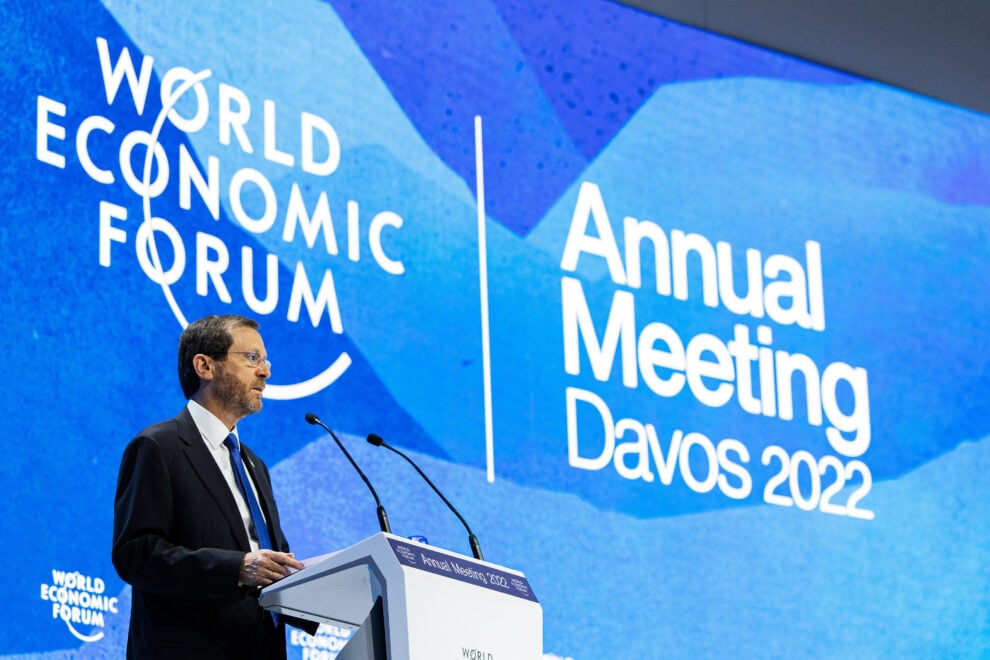 Isaac Herzog, présidente d'Israël, prononce un discours lors de la réunion annuelle du Forum économique mondial de Davos-Klosters.
